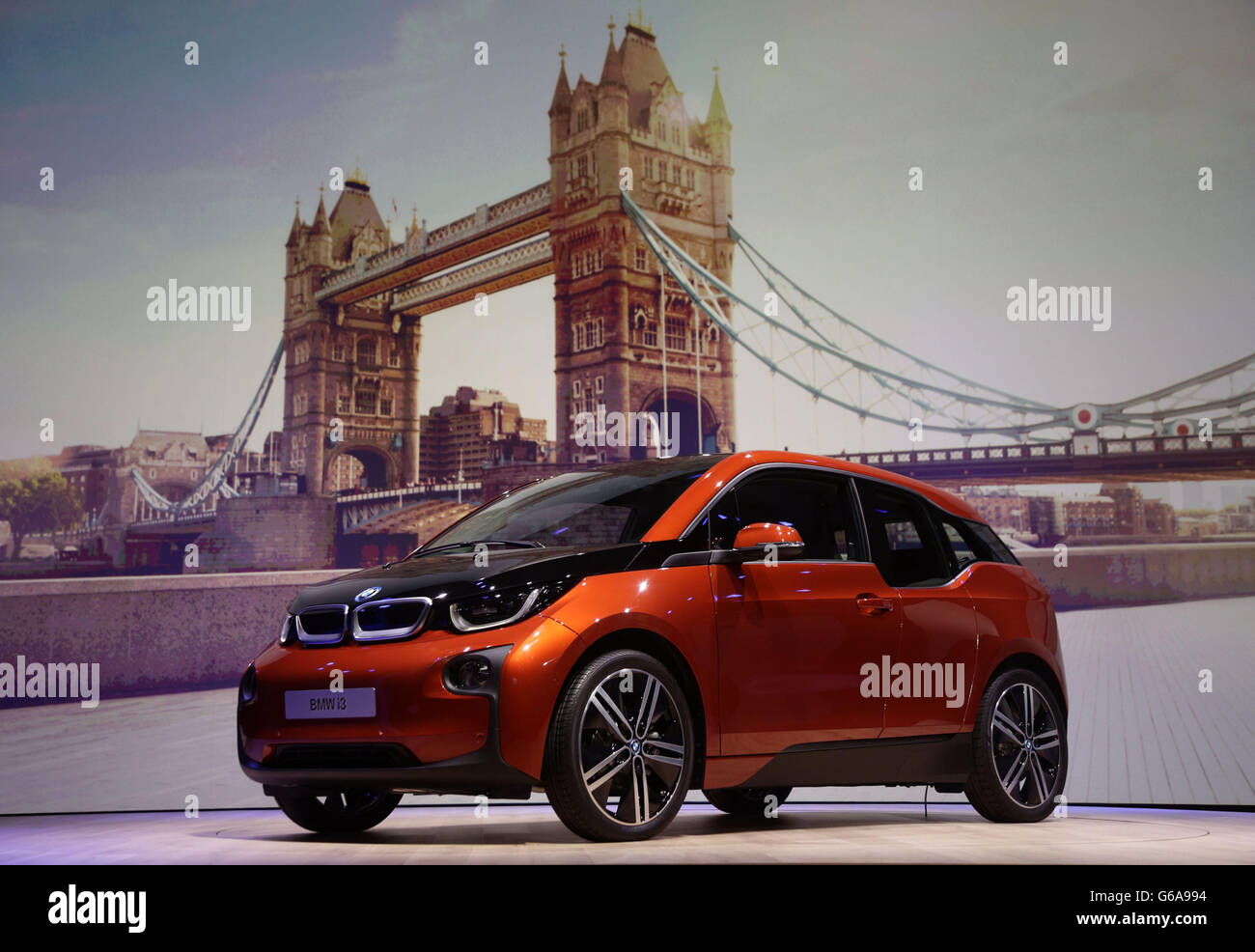 Die Markteinführung des BMW i3 Elektroautos - des ersten elektrischen Serienfahrzeugs des Unternehmens - auf dem Old Billingsgate Market in London. Stockfoto