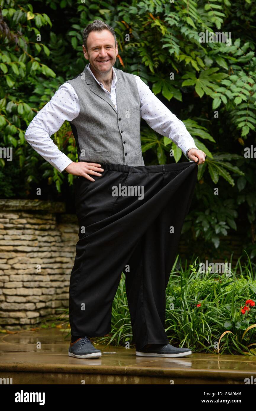 Thomas McIntyre aus Larne in Nordirland, bei einer Fotozelle im Ritz Hotel im Zentrum von London, nachdem er als „Slimming World man of the Year 2013“ benannt wurde, nachdem er 17 st 8 Pfund verloren hatte Stockfoto