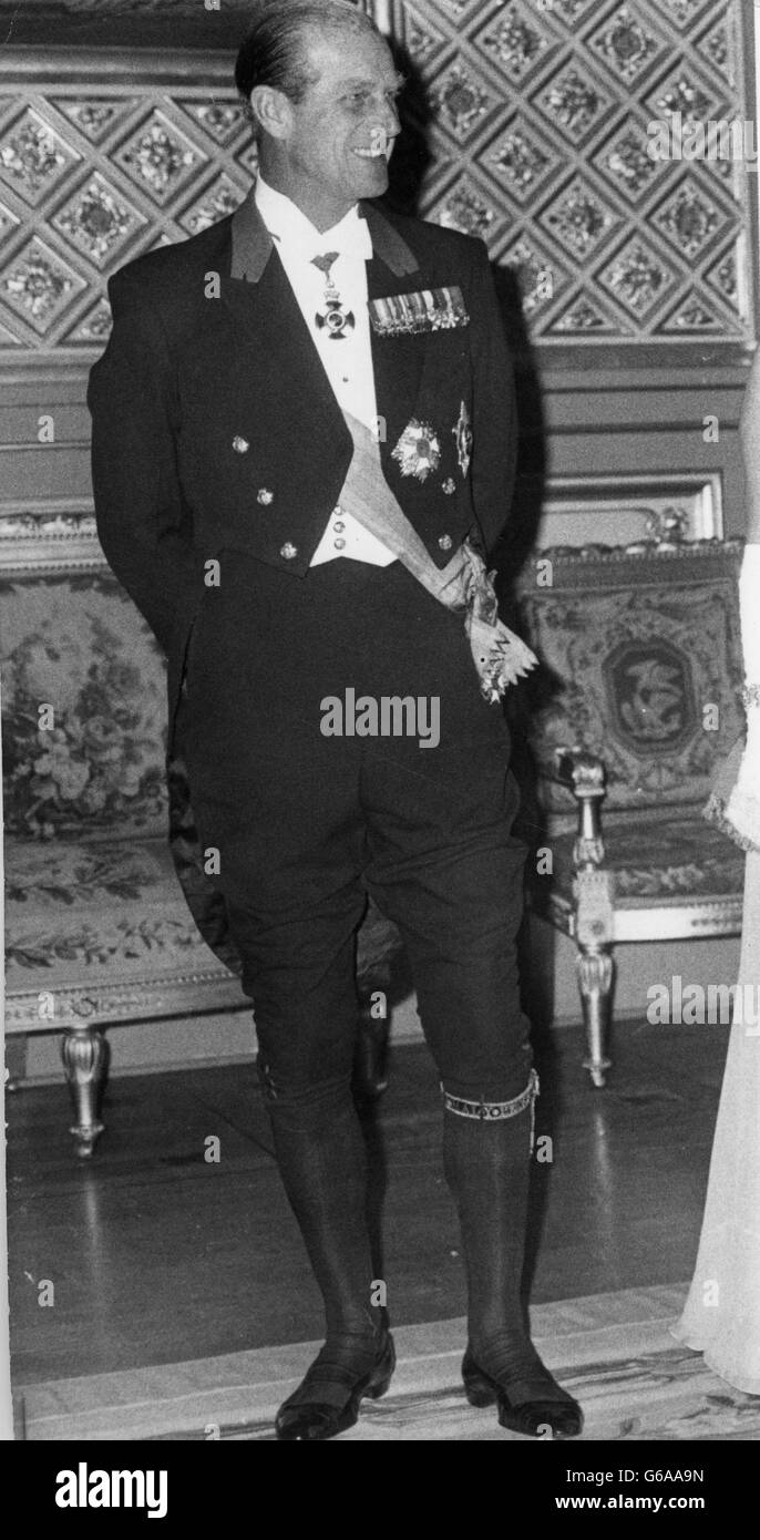 Prinz Philip, der Herzog von Edinburgh, in Kniehosen und Garter im Windsor Castle vor dem Staatsbankett. *Low-Res Scan - High-Res Scan auf Anfrage* Stockfoto