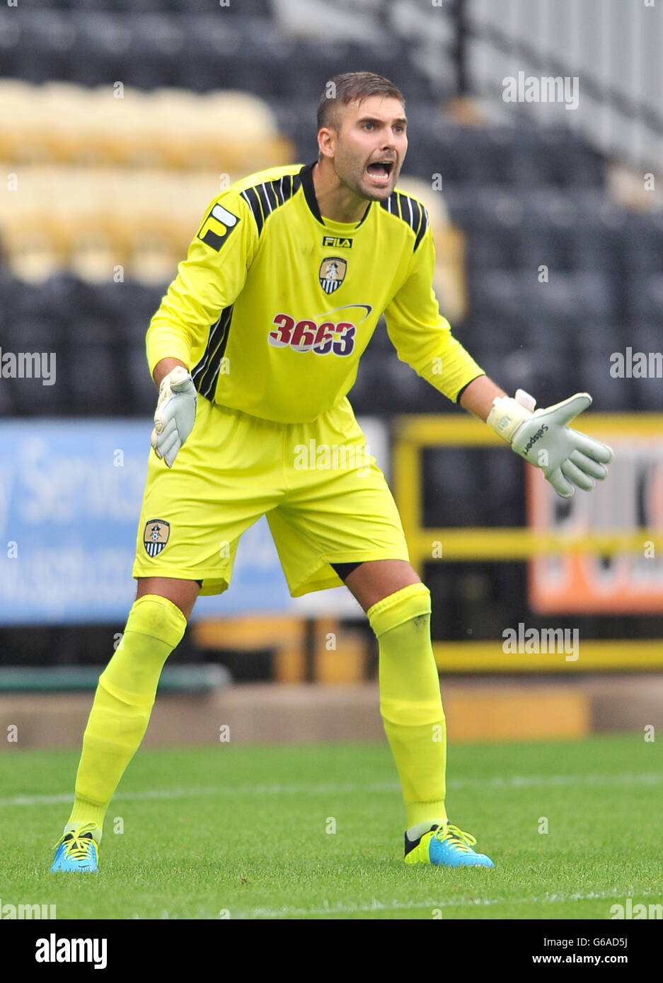 Fußball - vor der Saison freundlich - Notts County / Rayo Vallecano - Meadow Lane. Notts County Torwart Bartosz Bialkowski Stockfoto