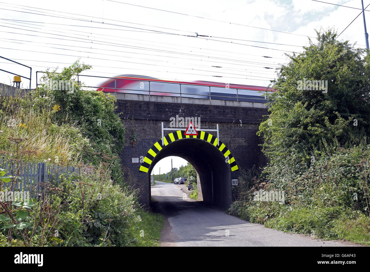 Die Bridego Bridge in der Nähe von Ledburn in Buckinghamshire, die beim Raubüberfall mit dem Great Train verwendet wurde, wo die Bande mehr als 2.5 Millionen Pfund in gebrauchten Scheinen - heute etwa 46 Millionen Pfund wert - vom Nachtzug Glasgow nach Euston entladen hat. Stockfoto