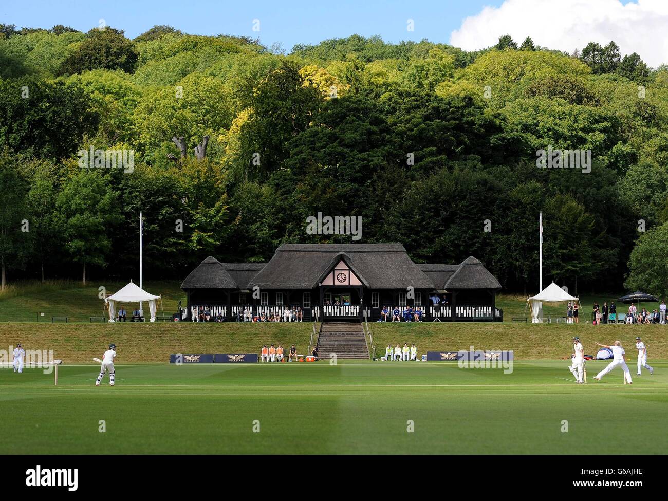 Allgemeiner Blick auf die Action zwischen Engländern und australischen Damen während des ersten Testmatches der Womens Ashes im Wormsley Cricket Ground, High Wycombe. Stockfoto