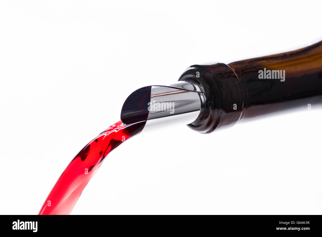 Drop Stop eingelegt in eine Flasche Rotwein, den es zu entrichten