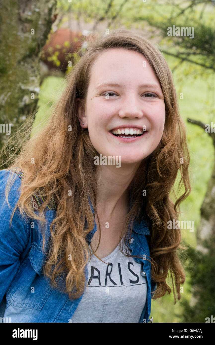 Mädchen 16 17 jahre -Fotos und -Bildmaterial in hoher Auflösung – Alamy