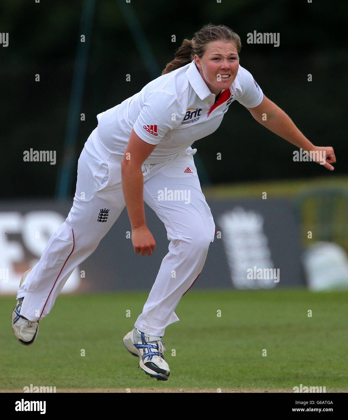 Cricket - First Womens Ashes Test Match - England Frauen gegen Australien Frauen - Tag drei - Wormsley Cricket Ground. Anya Shrubsole, Engländerin, während des dritten Tages des ersten Testmatches der Frauen-Ashes im Wormsley Cricket Ground, High Wycombe. Stockfoto