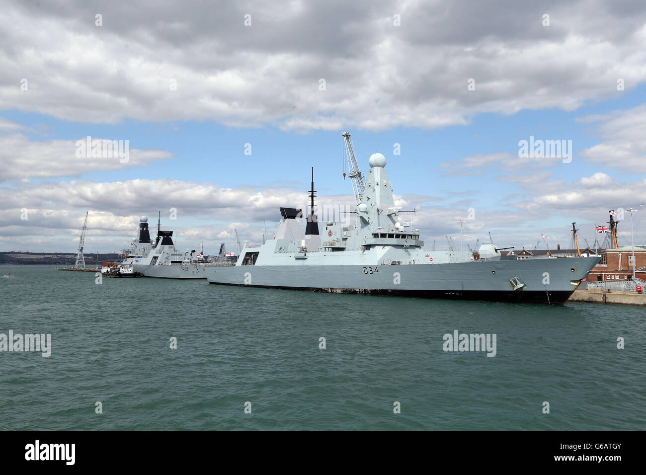 Portsmouth Habour Stock. Eine allgemeine Ansicht von HMS Diamond in Portsmouth Stockfoto