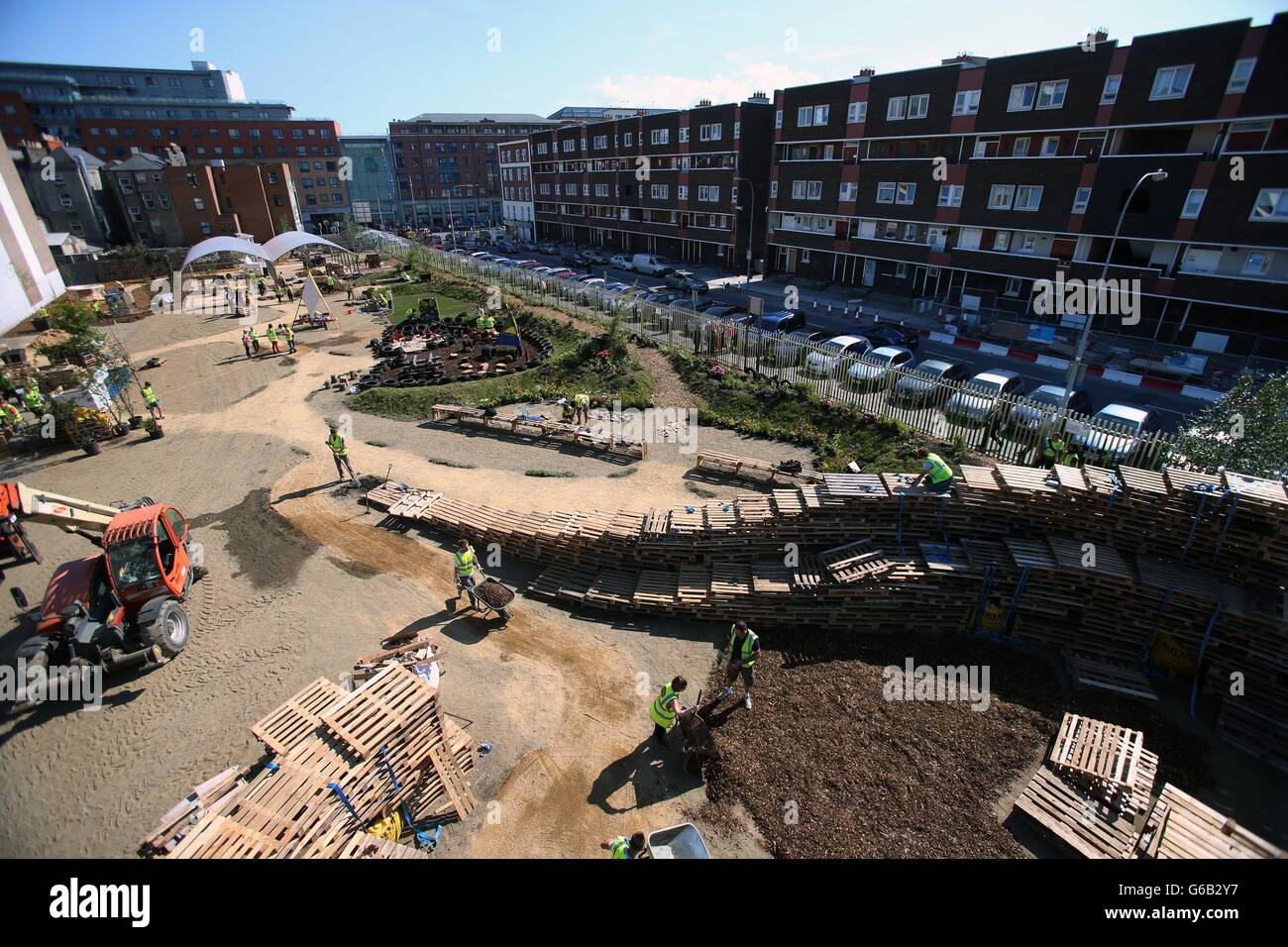 Ein allgemeiner Blick auf den Granby Park in der Dominick Street, Dublin, der für den nächsten Monat von einem leeren Platz in ein Ort der Kreativität in einigen Wochen durch das Arts Collective Emporstart verwandelt wurde. Stockfoto