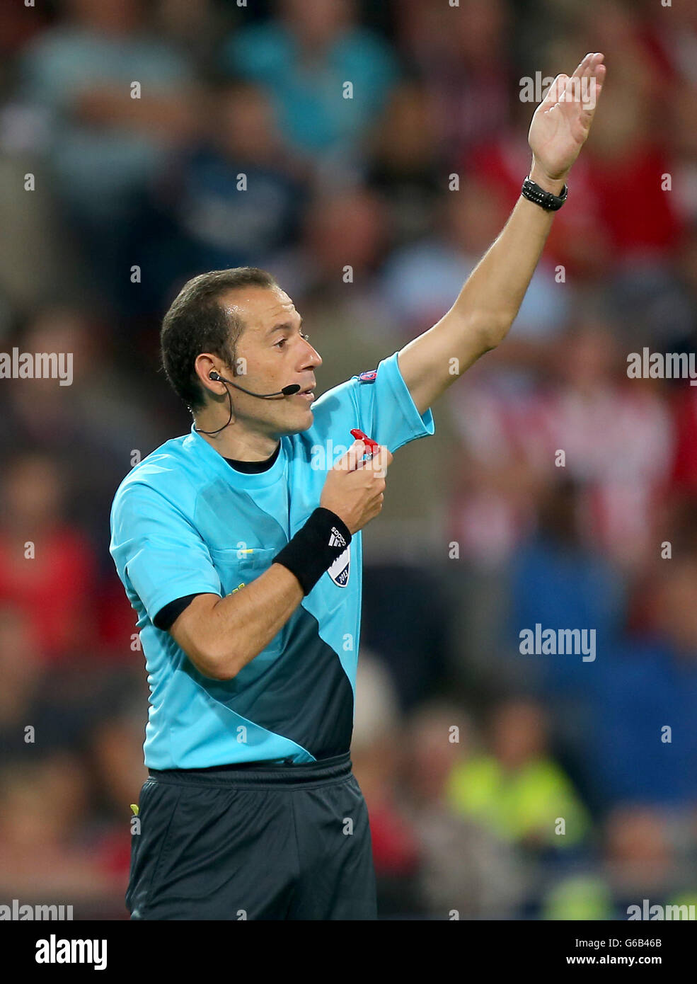 Cuneyt Cakir Uefa Referee Stockfotos und -bilder Kaufen - Alamy