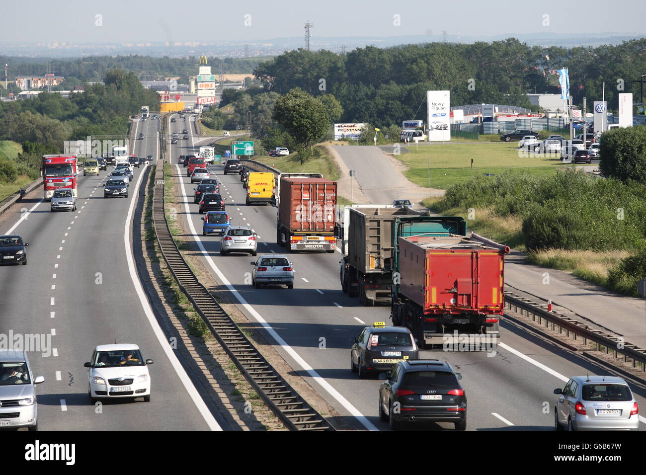 Danzig, Polen 23. Juni 2016 LKW auf der Autobahn in Danzig gesehen S6. Wie Polens Deputy PM Mateusz Morawiecki gesagt hat, müssen nicht polnische Firmen ihre LKW-Fahrer zahlen einen Mindestlohn von Deutschland Regierung festgelegt, wenn sie durch Deutschland Transit. Morawiecki verkündete die Nachricht nach einem Treffen mit deutschen Vizekanzler Sigmar Gabriel in Berlin. Polen hat die zweitgrößte LKW-Flotte in Europa. Bildnachweis: Michal Fludra/Alamy Live-Nachrichten Stockfoto