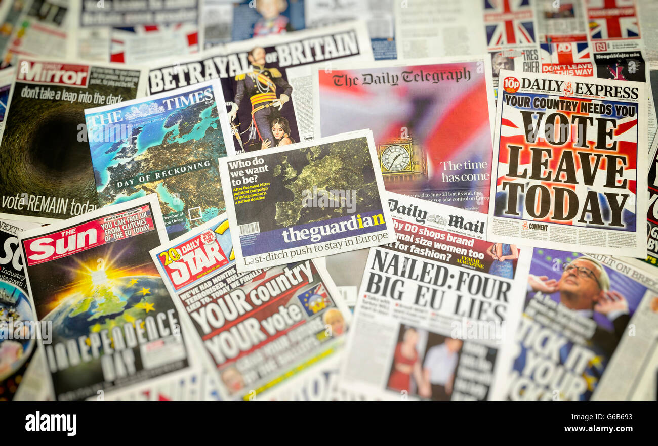 Britische Zeitung Titelseiten Berichterstattung am Vorabend des EU-Referendums. Stockfoto