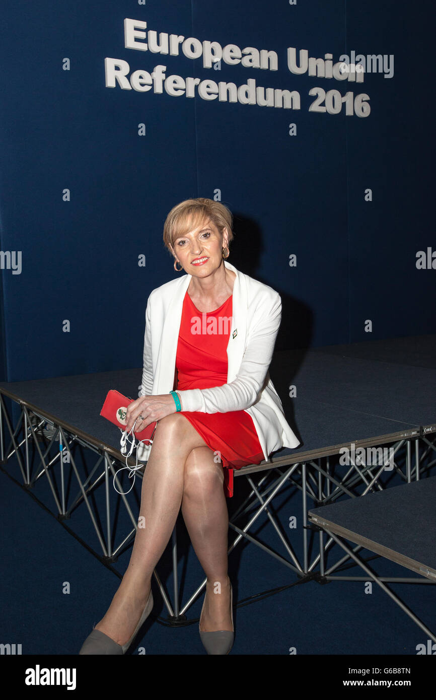 Belfast, UK. 23. Juni, 2016.Sinn Fein Martina Anderson MEP, bei der Zählung im Titanic Exhibition Centre in Belfast in das EU-Referendum war zu verlassen oder bleiben in der EU Stockfoto