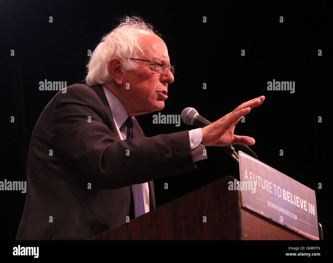 New York, New York, USA. 23. Juni 2016. Demokratischen Präsidenten hoffnungsvollen BERNIE SANDERS liefert seine "Where We Go From Here" Rede im Rathaus statt. Bildnachweis: Nancy Kaszerman/ZUMA Draht/Alamy Live-Nachrichten Stockfoto