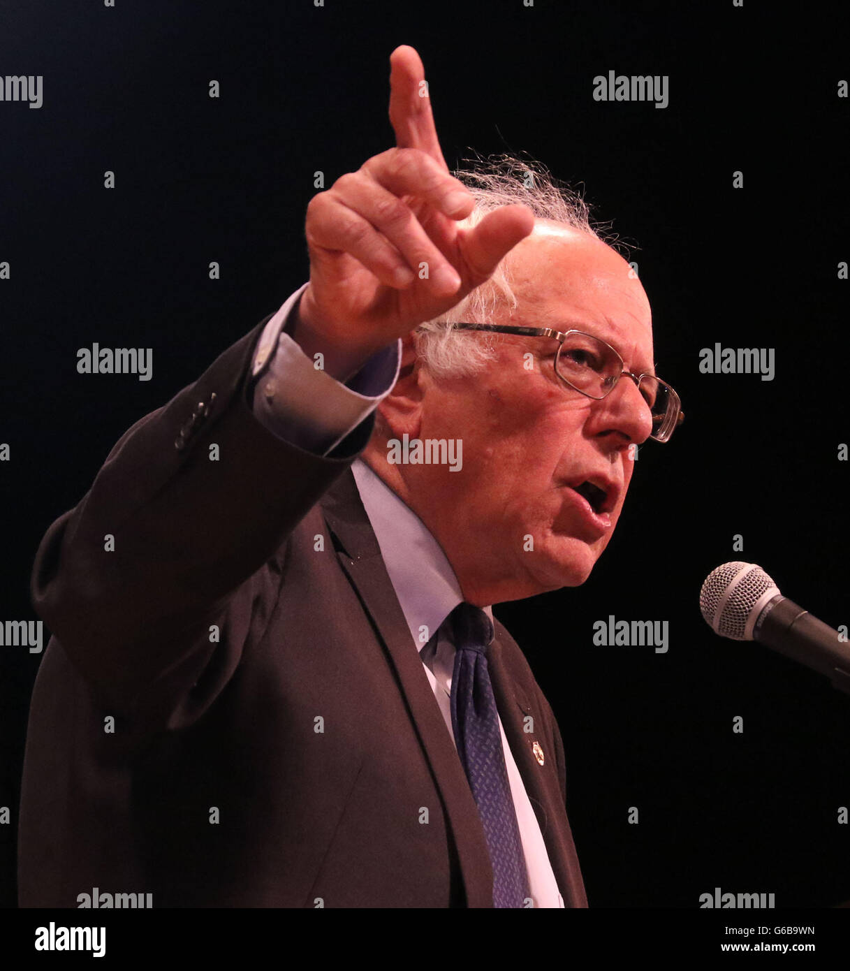 New York, New York, USA. 23. Juni 2016. Demokratischen Präsidenten hoffnungsvollen BERNIE SANDERS liefert seine "Where We Go From Here" Rede im Rathaus statt. Bildnachweis: Nancy Kaszerman/ZUMA Draht/Alamy Live-Nachrichten Stockfoto