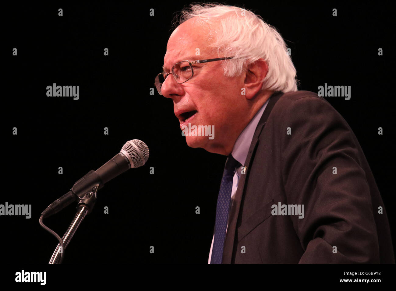 New York, New York, USA. 23. Juni 2016. Demokratischen Präsidenten hoffnungsvollen BERNIE SANDERS liefert seine "Where We Go From Here" Rede im Rathaus statt. Bildnachweis: Nancy Kaszerman/ZUMA Draht/Alamy Live-Nachrichten Stockfoto