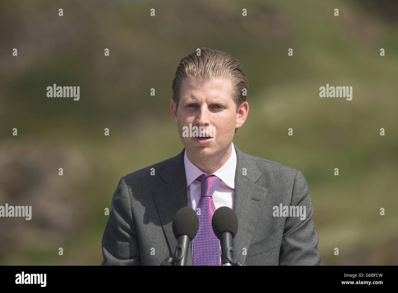 Republik-Präsidentschaftskandidaten Donald Trump hält eine Pressekonferenz am 9. Loch Abschlag, mit seinen Familienmitgliedern Don, Eric und Ivanka, auf seinen Trumpf Turnberry Golf Course, in Turnberry, Schottland, am 24. Juni 2016. Stockfoto