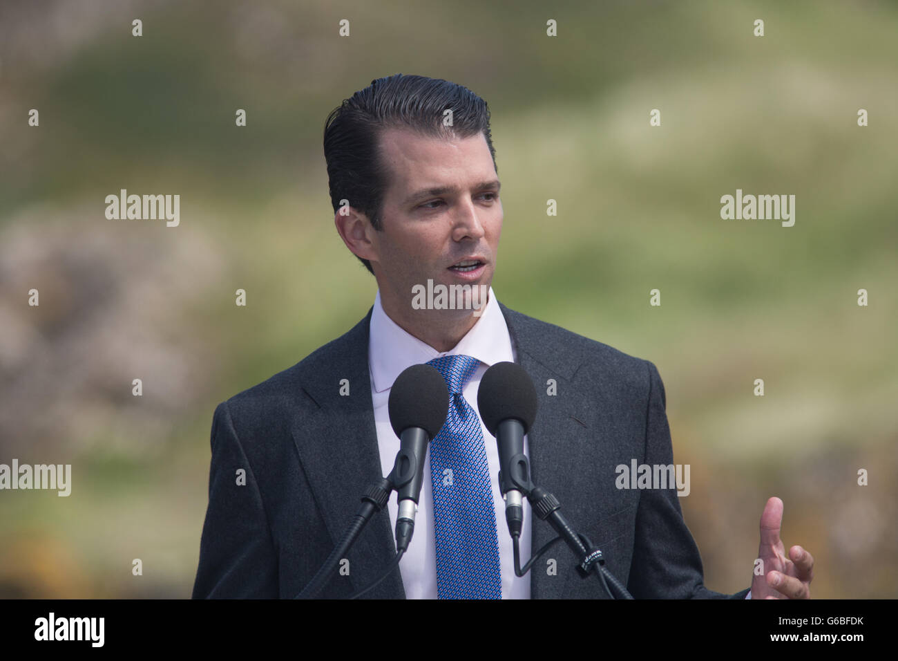 Republik-Präsidentschaftskandidaten Donald Trump hält eine Pressekonferenz am 9. Loch Abschlag, mit seinen Familienmitgliedern Don, Eric und Ivanka, auf seinen Trumpf Turnberry Golf Course, in Turnberry, Schottland, am 24. Juni 2016. Stockfoto