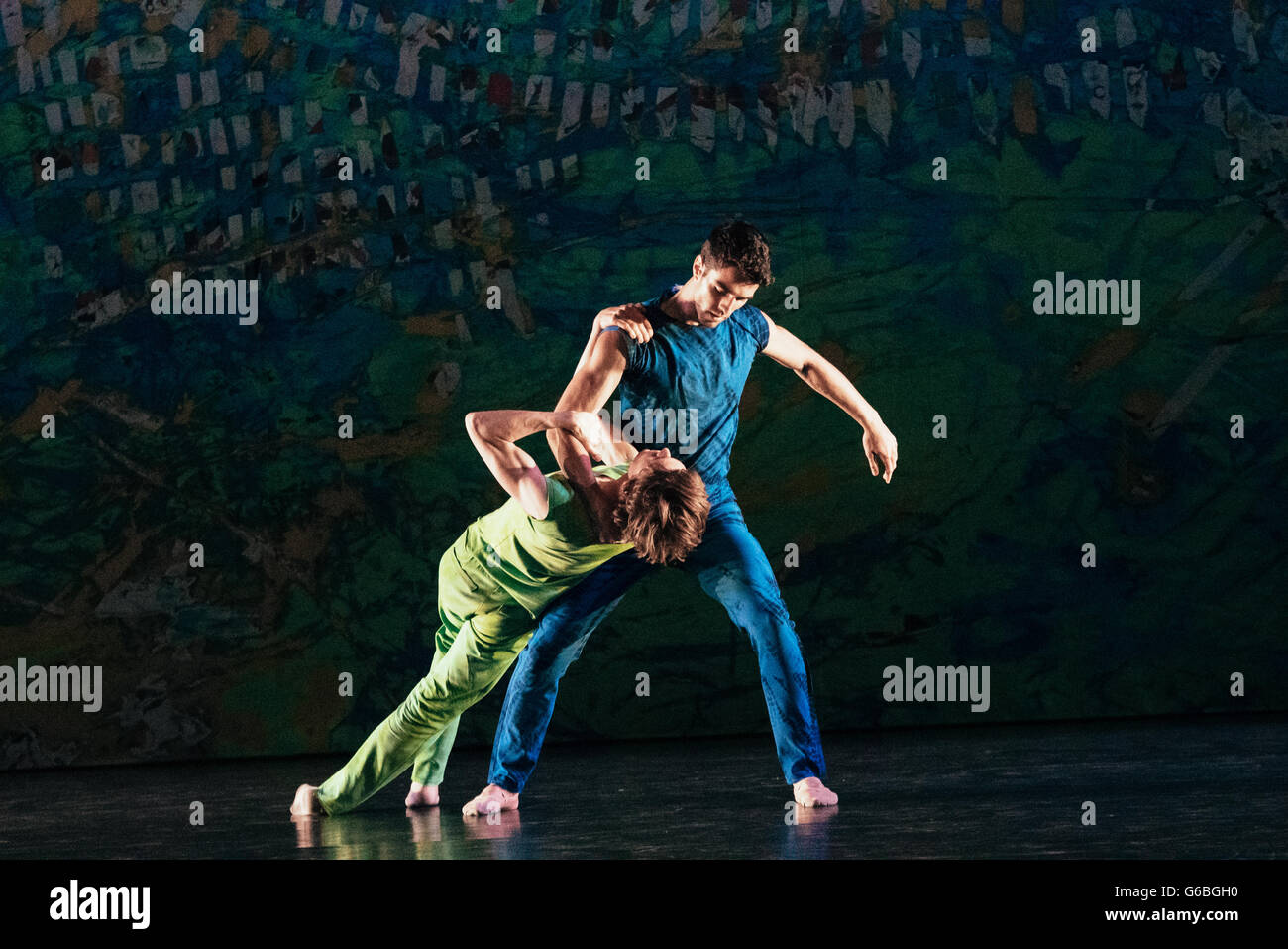 London 24. Juni 2016 - L.A. Dance Project präsentieren gemischte Rechnung am Sadler es Wells Theatre. (Tänzer: Morgan Lugo, Adrein Dantou) Bildnachweis: Danilo Moroni/Alamy Live-Nachrichten Stockfoto