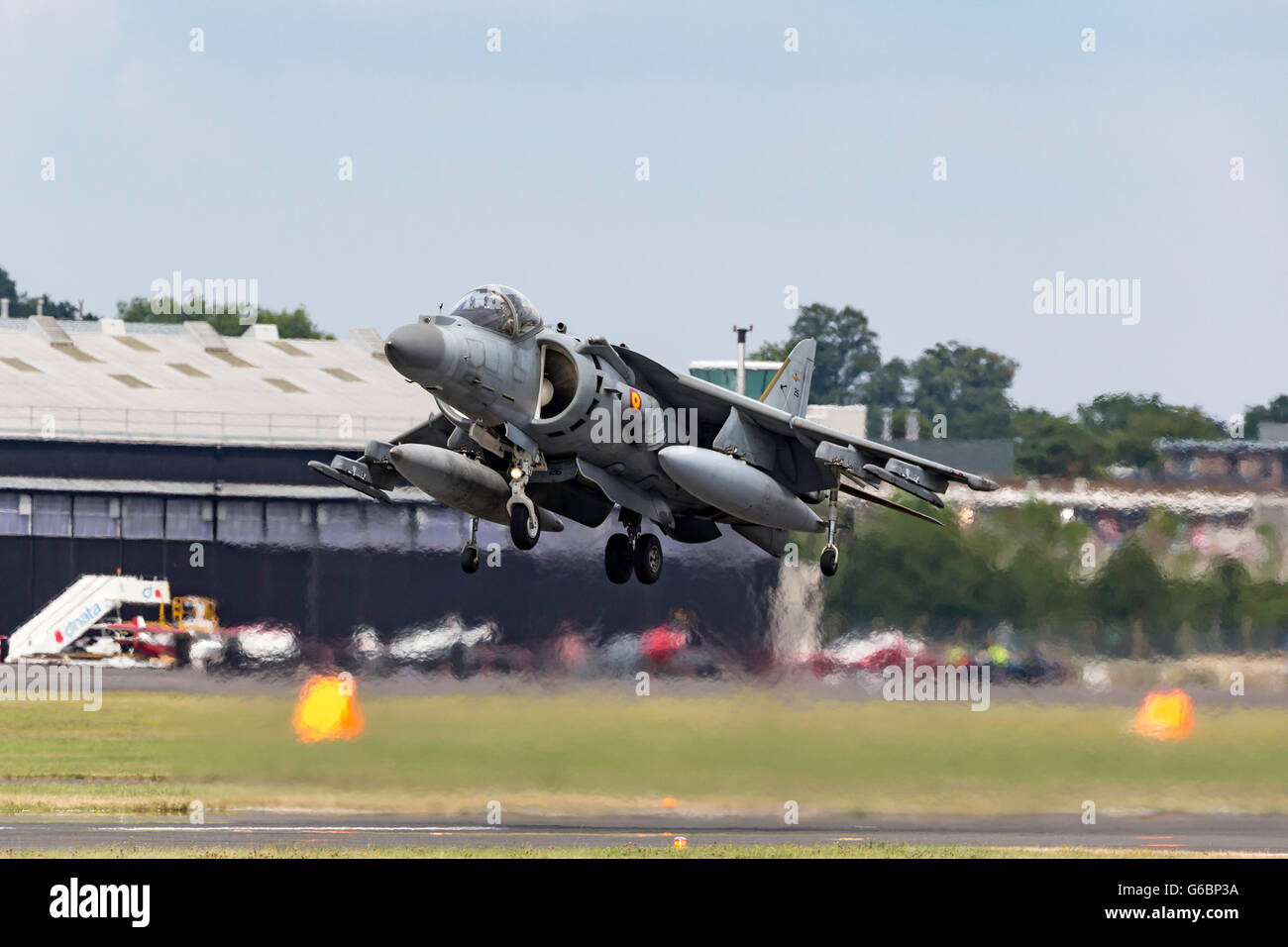 Spanische Marine (Armada Española) McDonnell Douglas EAV-8 b Harrier Jump Jet Flugzeug auf der Farnborough International Airshow Stockfoto