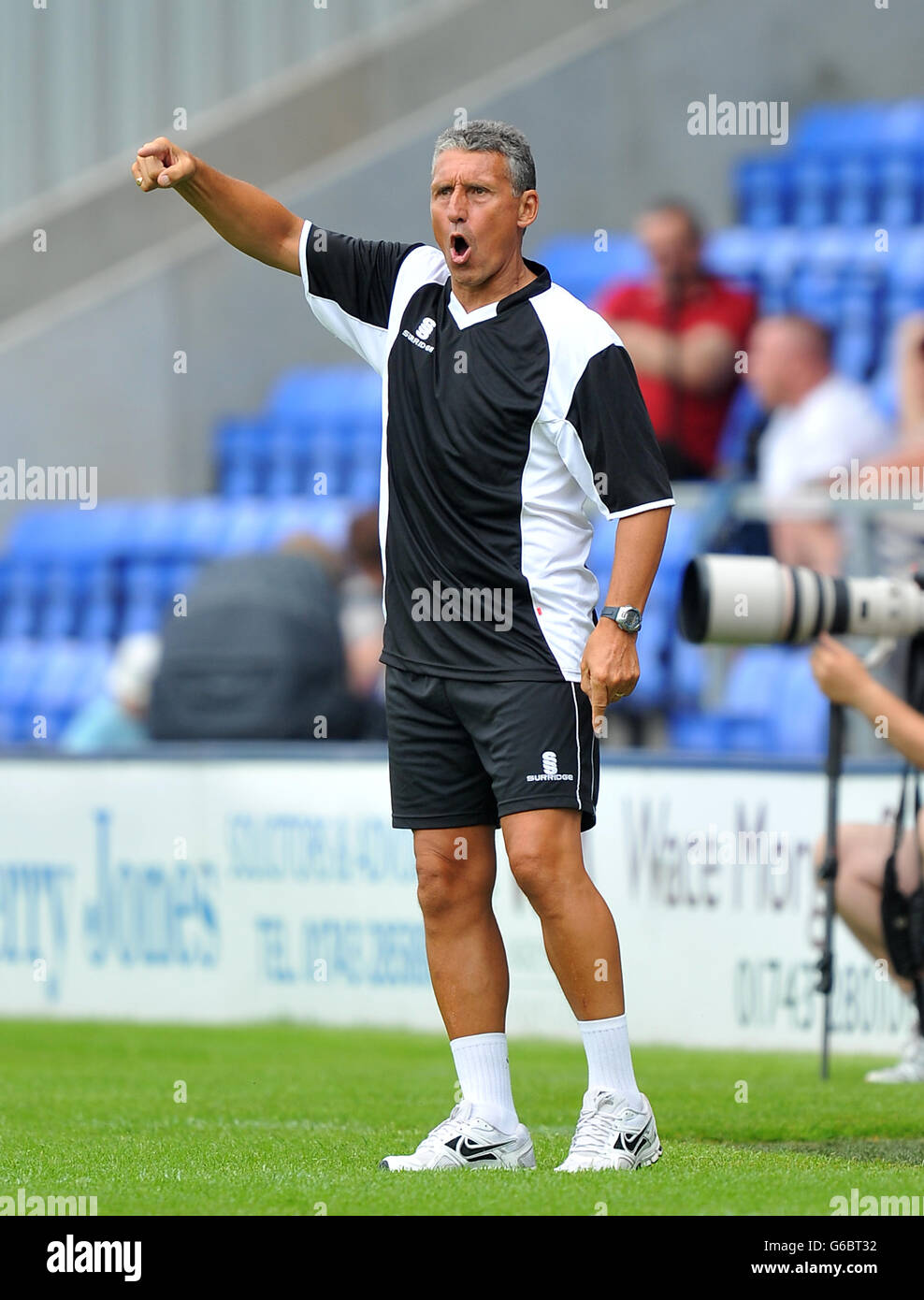 Fußball - Vorbereitungsspiel - Shrewsbury Town V Bolton Wanderers - neue Wiese Stockfoto