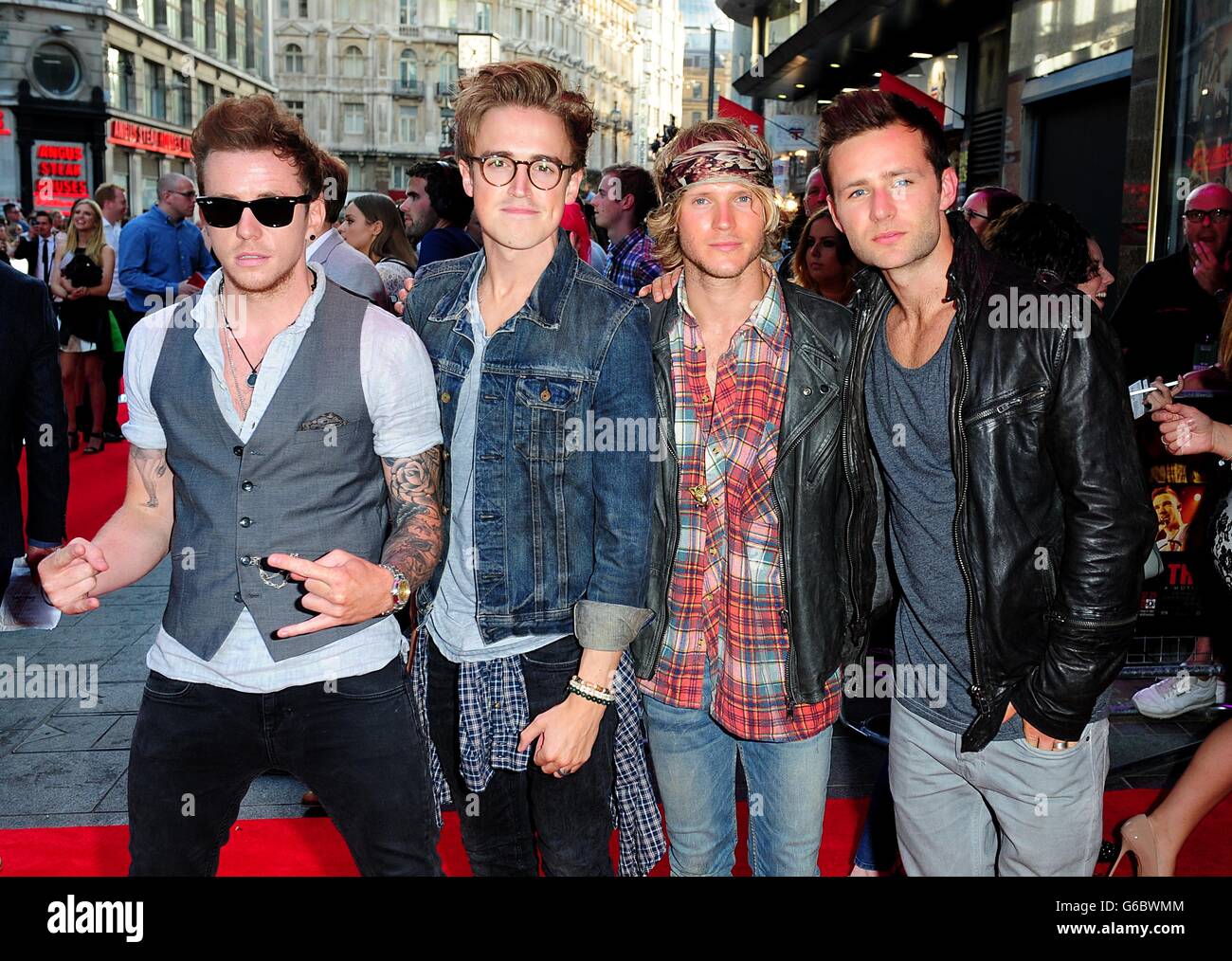 (L-R) Danny Jones, Tom Fletcher, Dougie Poynter und Harry Judd von McFly kommen zur Weltpremiere von One Direction: This is US, am Empire Leicester Square, London. Stockfoto