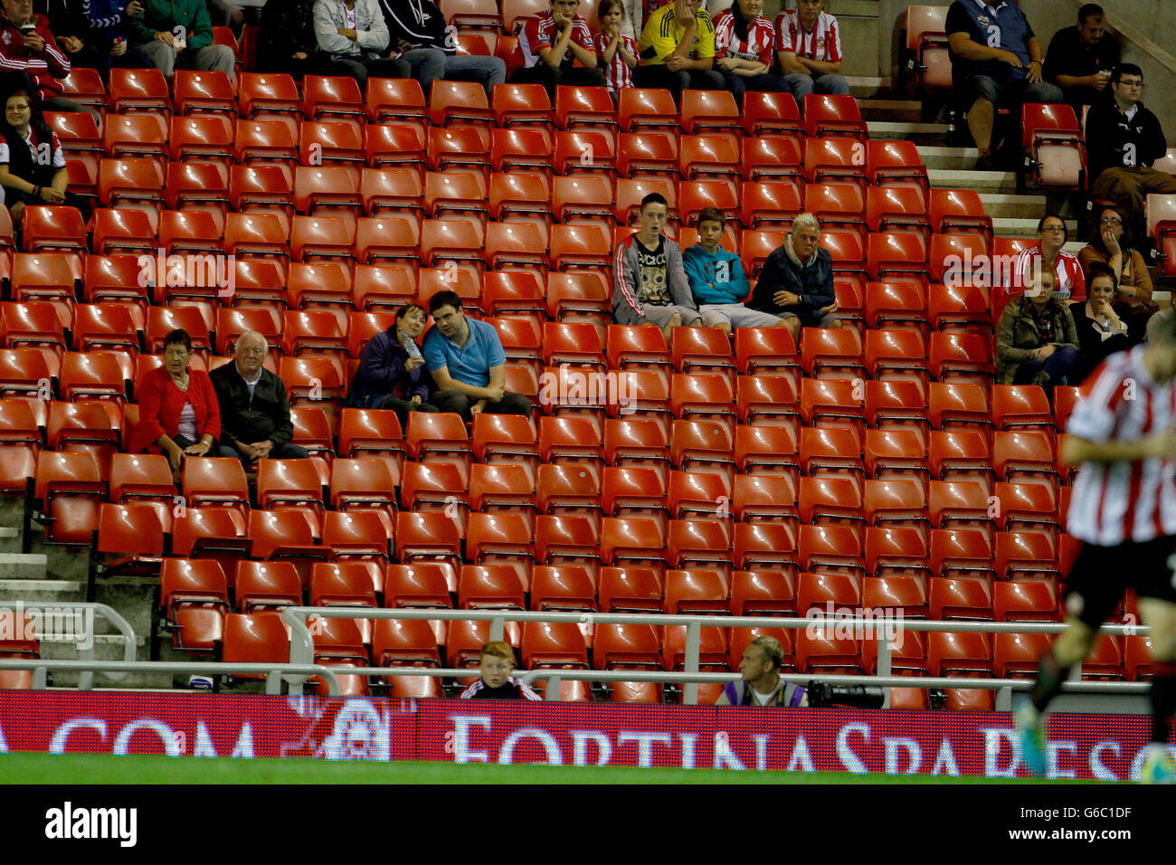 Fußball - Capital One Cup - zweite Runde - Sunderland gegen MK Dons - Stadium of Light. Leere Plätze im Stadion des Lichts während des Spiels Stockfoto