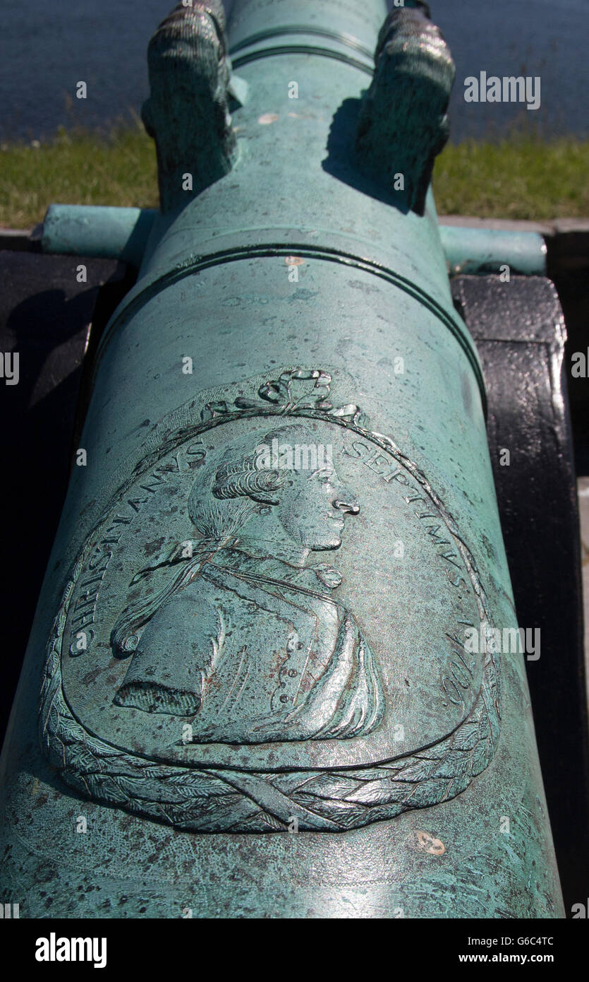 Bild von König Christian IV. von Dänemark und Norwegen auf Bronze Kanone auf Christianholm Festung, Kristiansand, Norwegen Stockfoto