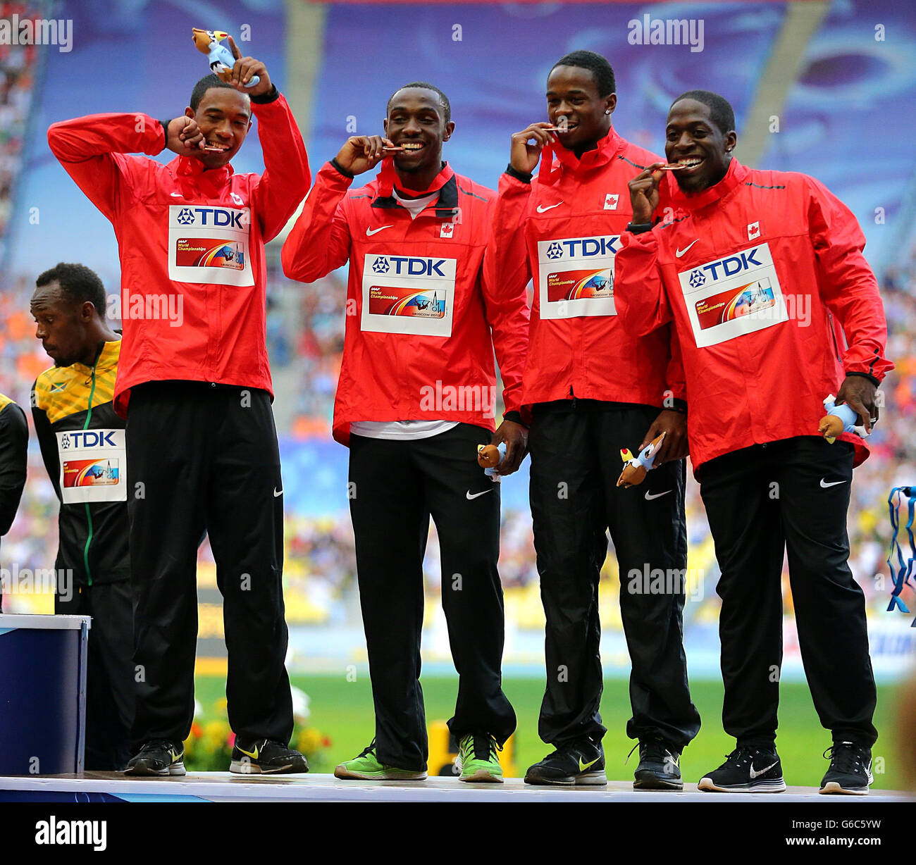 Die USA Dontae Richards-Kwok, Gavin Smellie, Aaron Brown und Justyn Warner feiern mit dort Bronze aus den 4x100 Metern Stockfoto