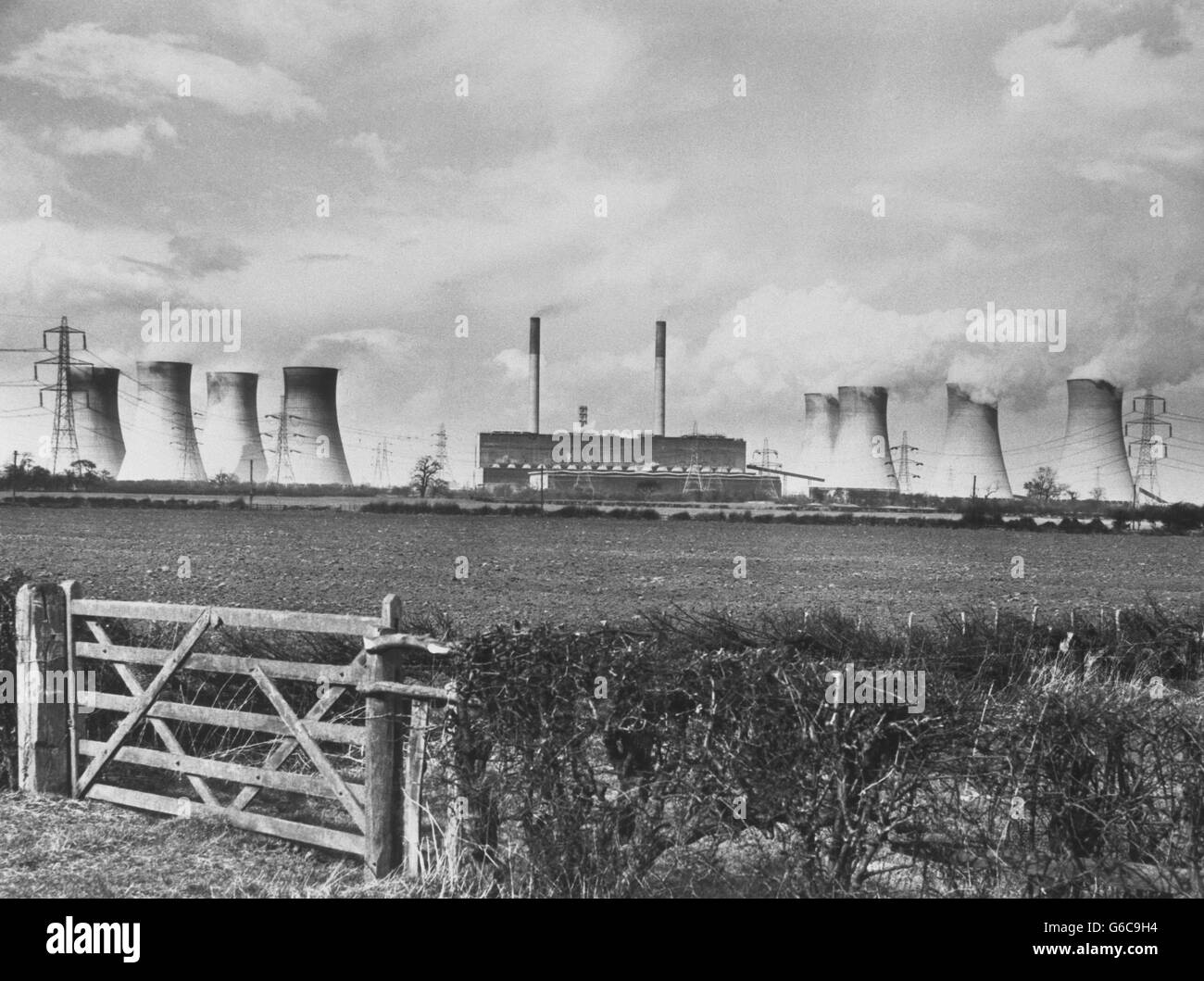Das Kraftwerk West Burton, das von der Region Midlands des Central Electricity Generating Board (CEGB) betrieben wird, war das erste der neuen 2,000-Megawatt-Kraftwerke des CEGB, das alle vier seiner 500-Megawatt-Einheiten vollständig in betrieb genommen hat. Archive-pa148903-14 Stockfoto