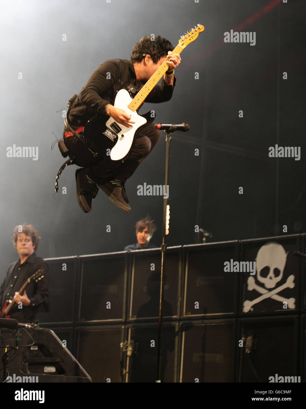 Billie Joe Armstrong von Green Day tritt am ersten Tag des Reading Festivals auf der Hauptbühne auf. Stockfoto