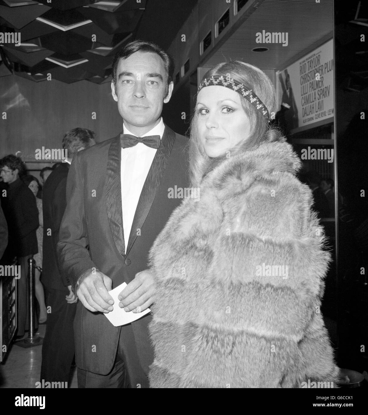 Richard Johnson und Joanna Lumley besuchen die Premiere der Teufelsbrigade Stockfoto