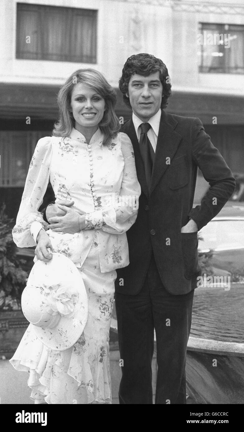 Die Stars von New Avengers sind Joanna Lumley und Gareth Hunt. Archive-pa174926-5 Stockfoto