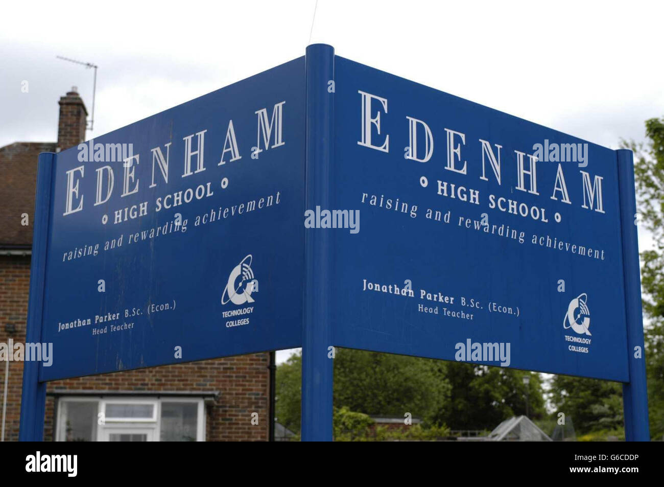 Die Edenham High School in Croydon, im Süden Londons, wurde nach Hause geschickt, nachdem ihr Lehrer gesagt hatte, dass seine Schule es sich nicht leisten könne, zeitweiliges Lehrpersonal einzustellen. Chef Jonathan Parker sagte, eine Kürzung der Mittel bedeute, dass es sich nicht leisten könne, Lehrer einzustellen, um kranke Mitarbeiter zu decken. Stockfoto