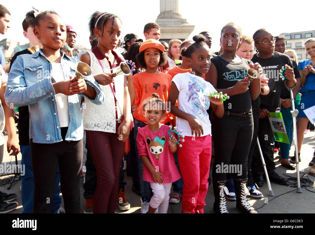 Fünfzig junge Glockenläger begehen den 50. Jahrestag der Rede von Martin Luther King "Ich habe einen Traum". Glocken läuteten um 15 Uhr - die Stunde, in der Dr. King seine berühmte Rede hielt - vor ähnlichen gedenkfeiern in Washington. Stockfoto
