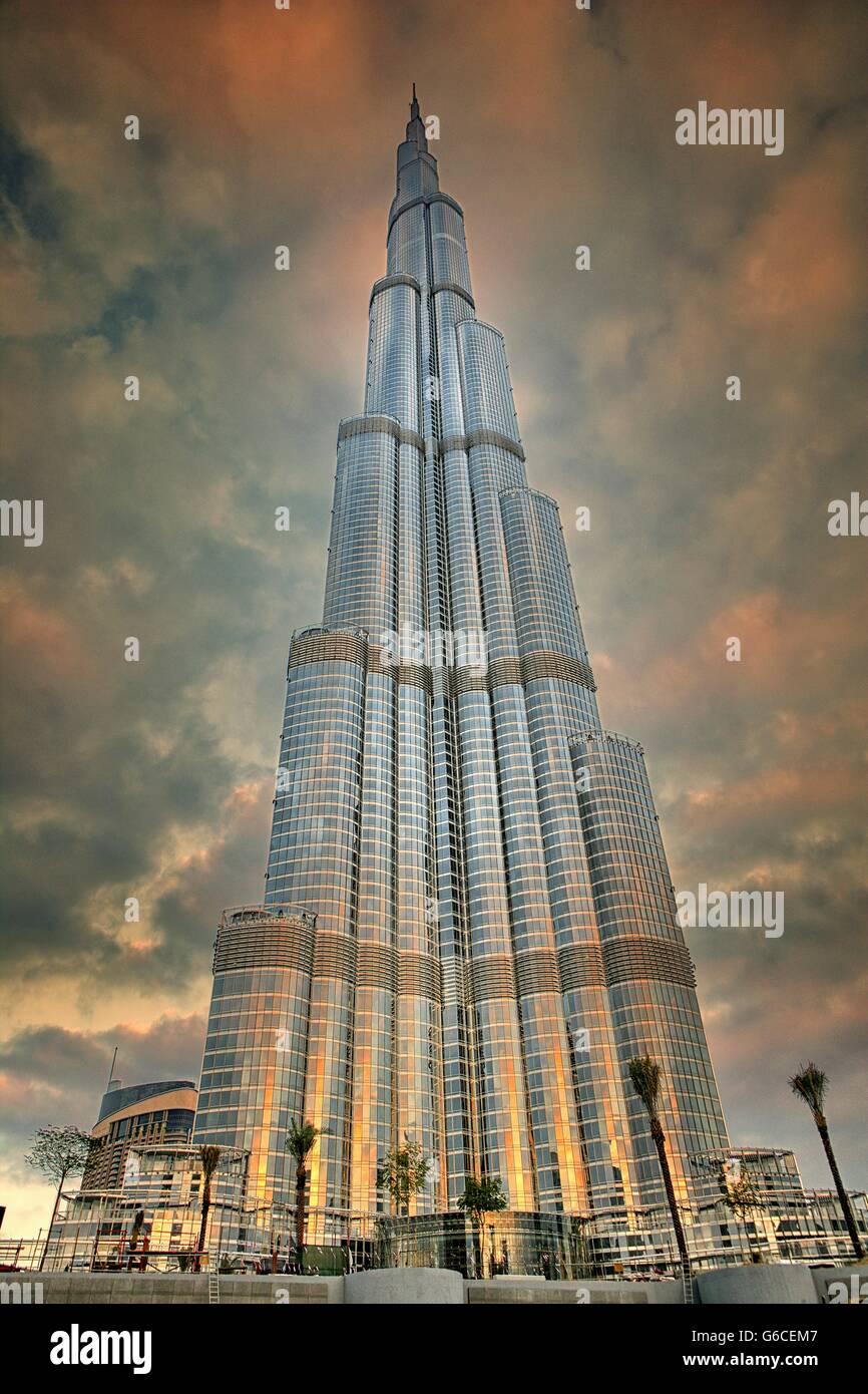 Blick auf neue Skyline von Dubai Business Bay mit Burj Khalifa Tower in Vereinigte Arabische Emirate VAE Naher Osten Stockfoto