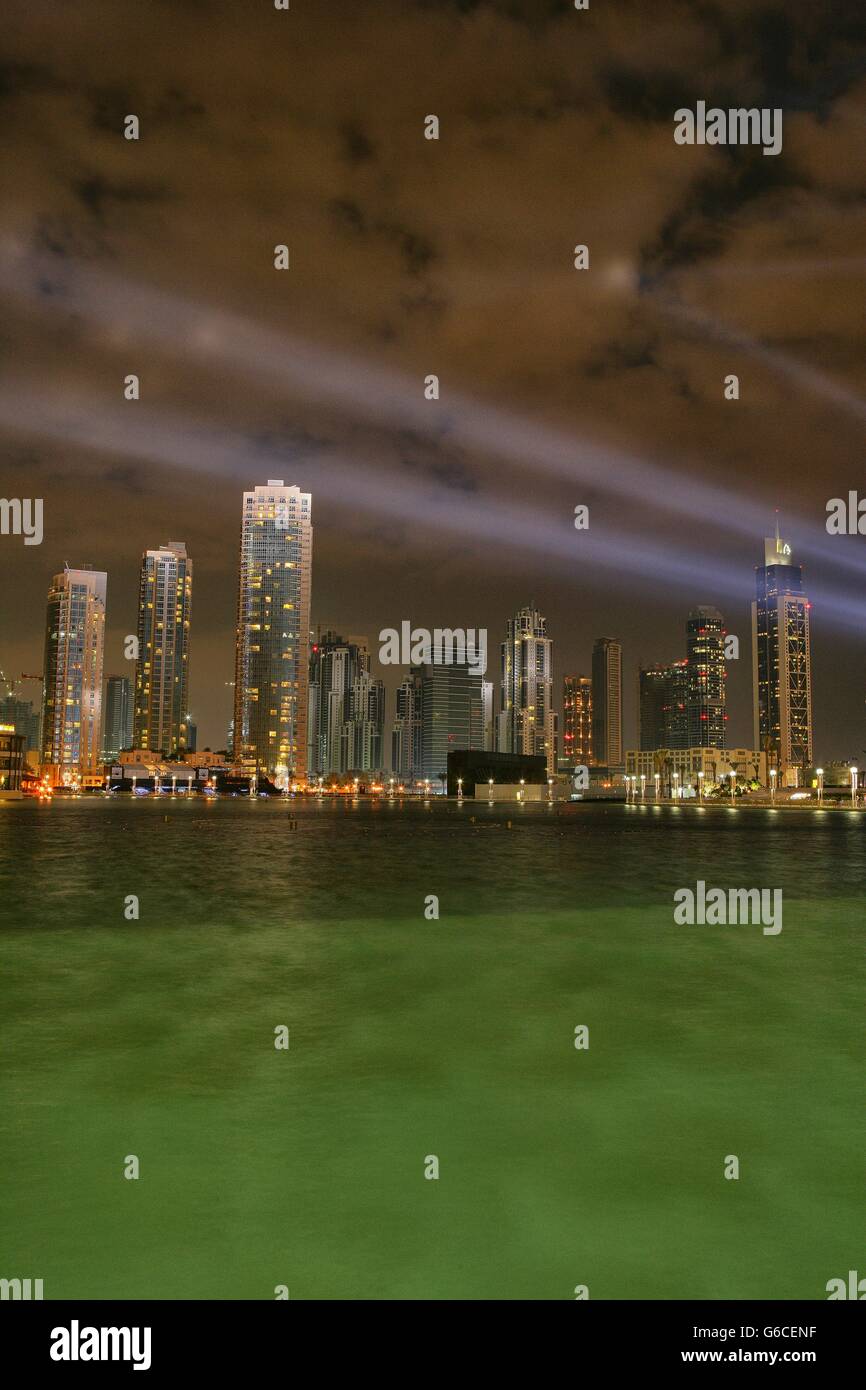 Blick auf neue Skyline von Dubai Business Bay mit Burj Khalifa Tower in Vereinigte Arabische Emirate VAE Naher Osten Stockfoto