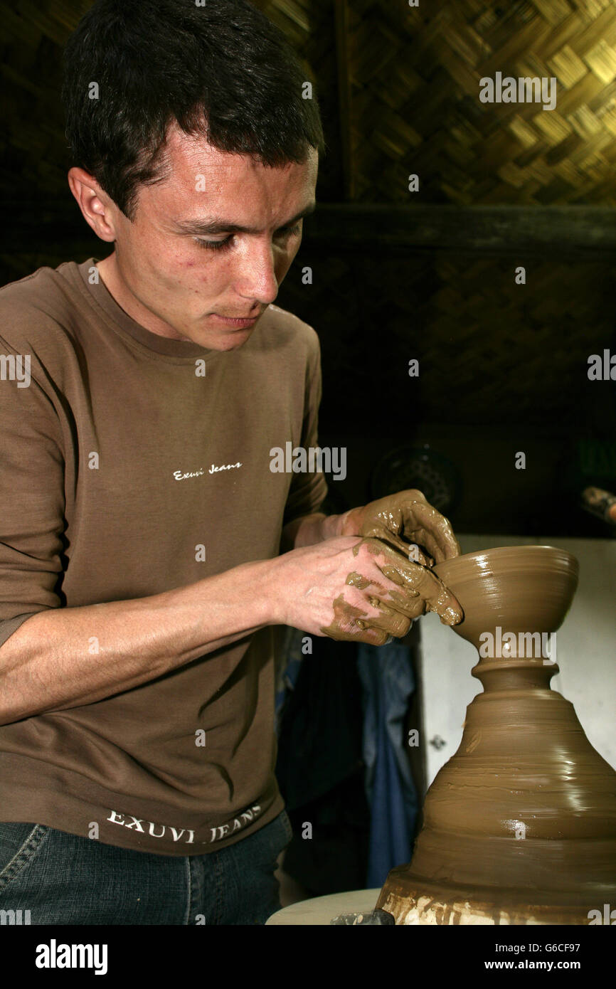 Handwerker machen einen Tontopf in Samarkand Stockfoto