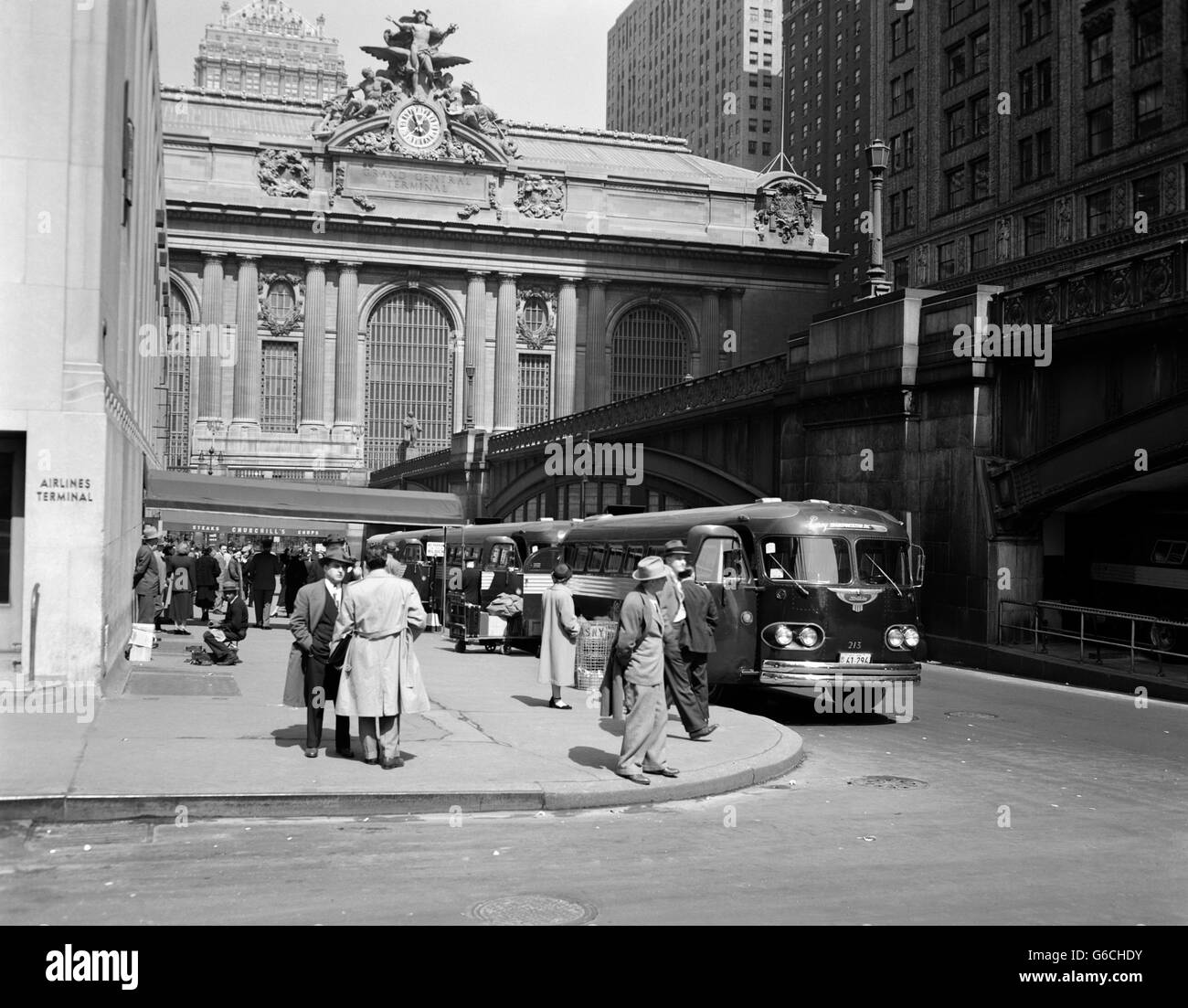 1940ER JAHRE BUSSE AIRLINES TERMINAL BUILDING AM PARK AVE PERSHING SQUARE GRAND CENTRAL STATION MIDTOWN MANHATTAN NEW YORK CITY USA Stockfoto