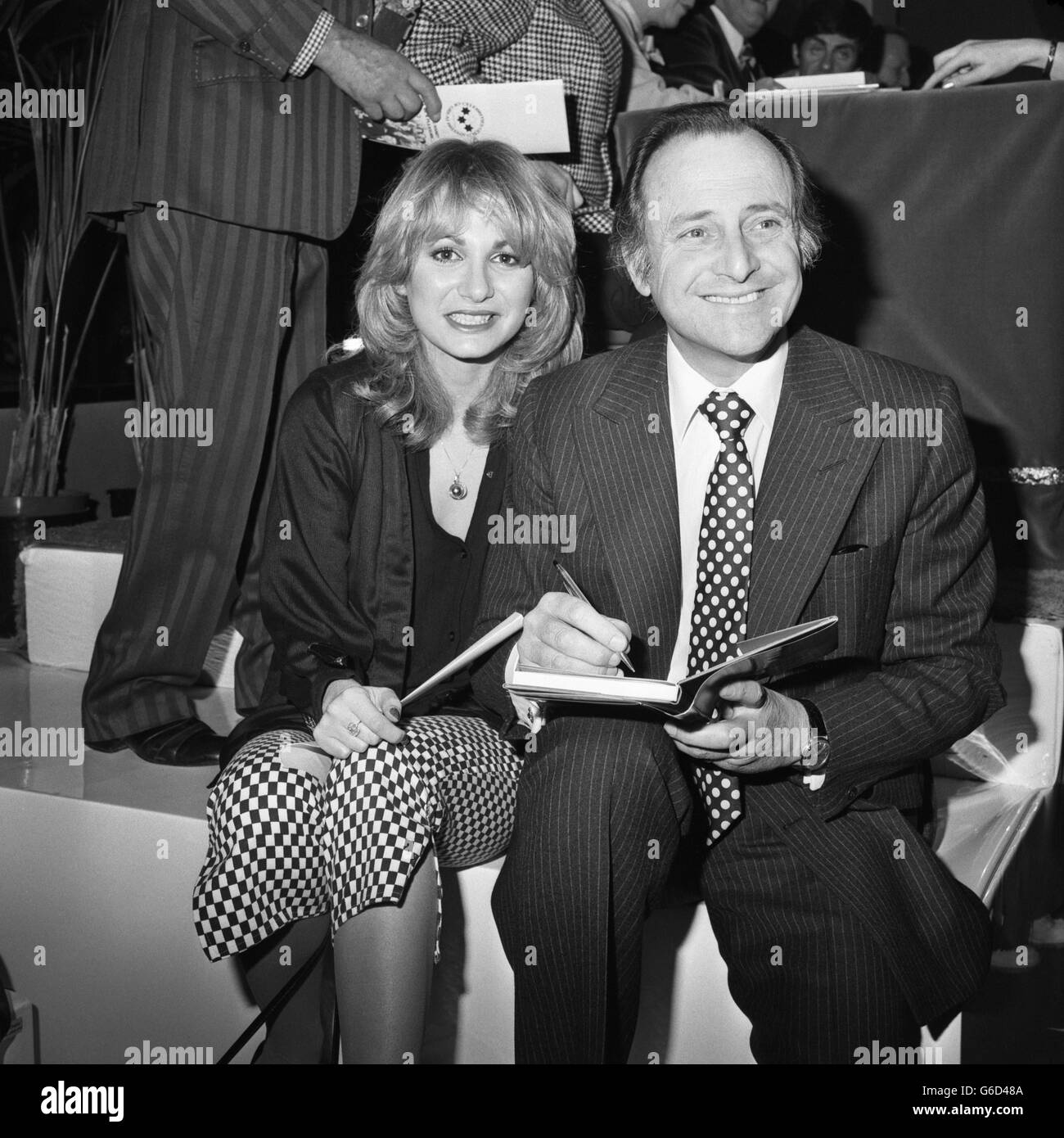 Unterhaltung - David Jacobs und Debbie Arnold - London Stockfoto