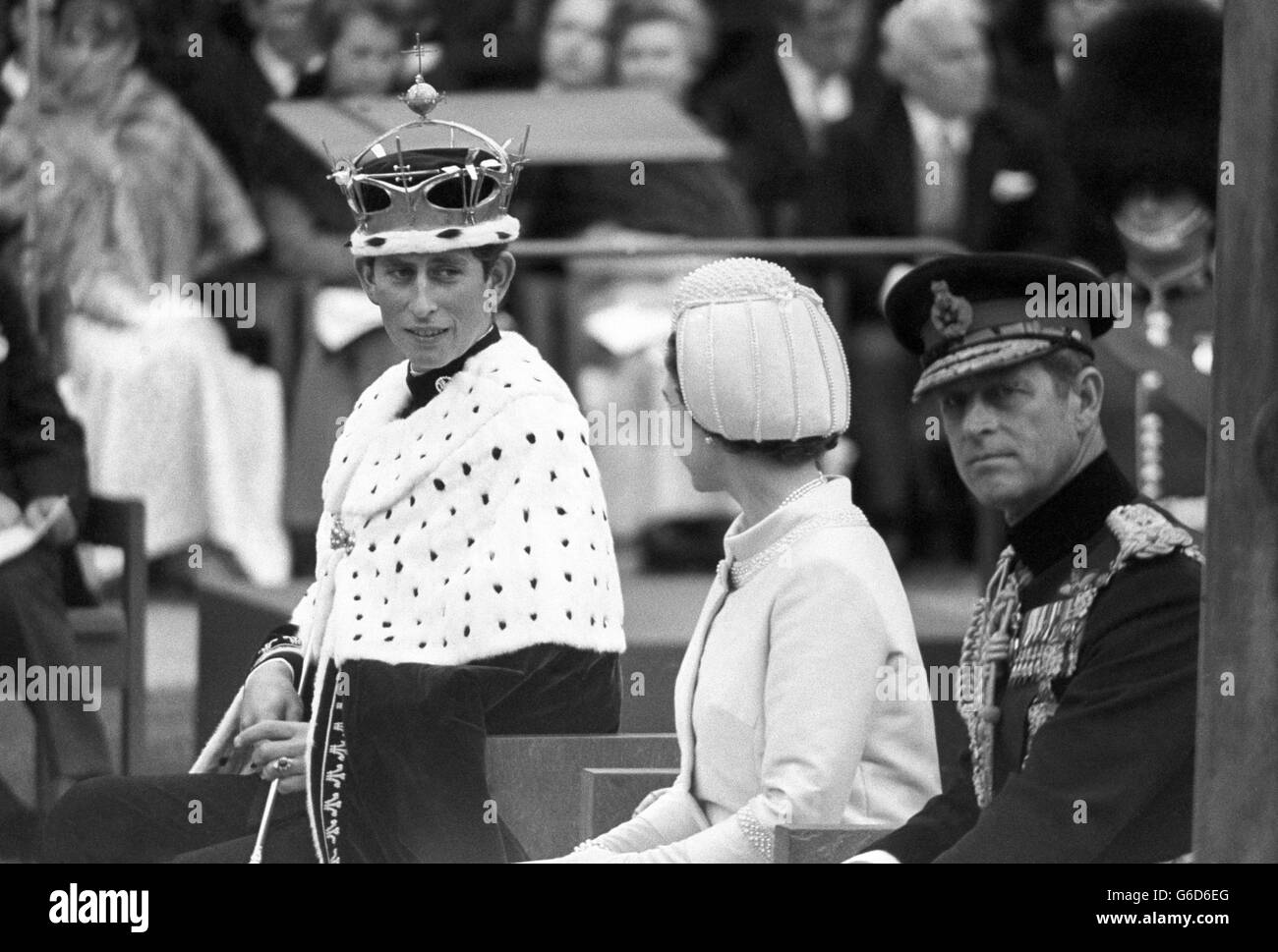 Charles, der Prinz von Wales, bei seiner Investitur in Caernarvon Castle. Stockfoto