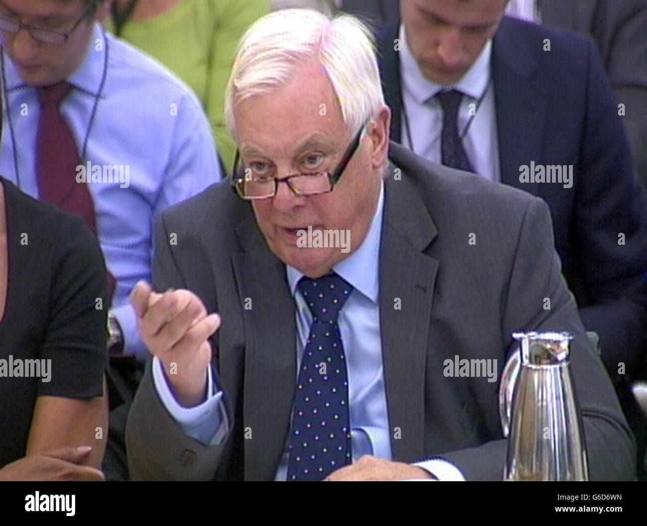 Lord Patten, Vorsitzender von BBC Trust, spricht vor dem Gemeinwohl-Ausschuss für öffentliche Finanzen im Portcullis House London. Stockfoto