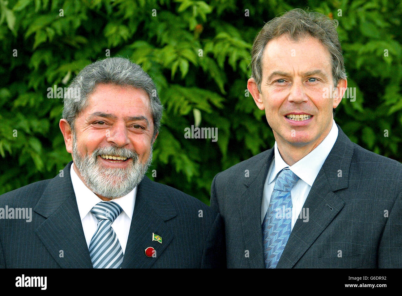 Premierminister Tony Blair (rechts) stellt sich mit Brasiliens Präsident Lula Da Silva auf dem Progressive Governance Summit in Berkshire. Stockfoto