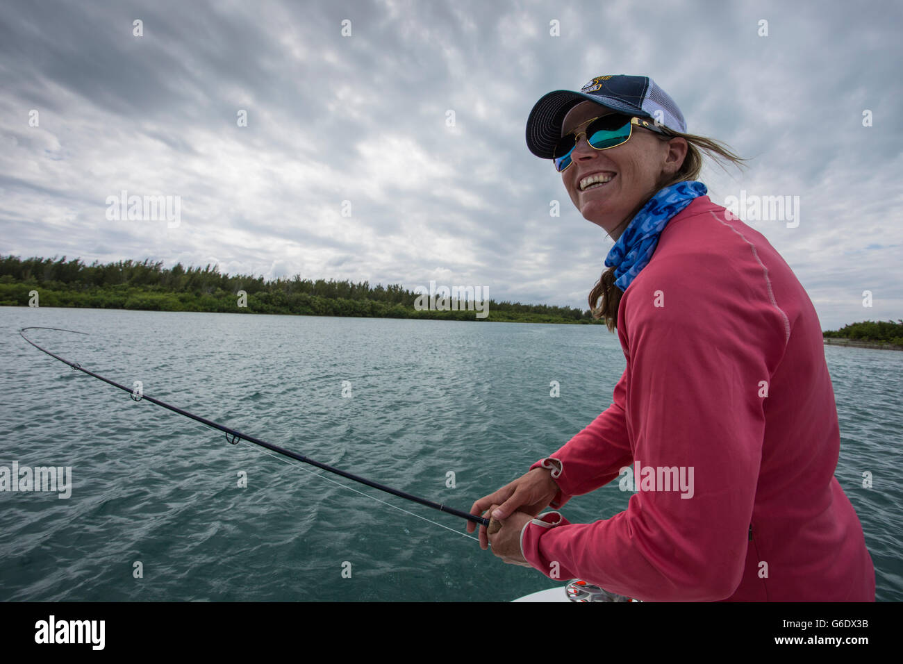 Eine Frau erforscht das Cayo Largo und Cayo Cruz Fischerei. Kuba, Januar 2016. Stockfoto