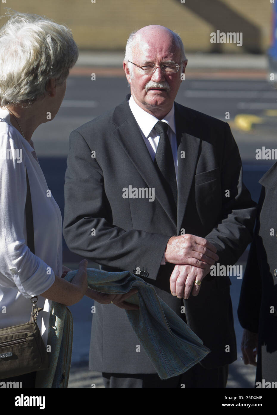 Der irische Dichter Peter Fallon nimmt an der Beerdigung des Nobelpreisträgers Seamus Heaney in der Sacred Heart Church in Donnybrook im Süden Dublins Teil. Stockfoto