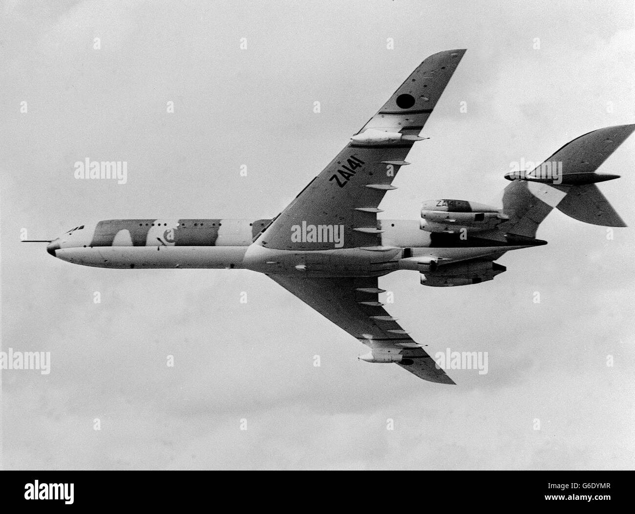 Der erste Luft-Luft-Tanker VC-10 für die Royal Air Force hat am 22. Juni 1982 seinen ersten Flug von der Fabrik in Filton (Bristol) der britischen Flugzeuggruppe Aerosapce aus unternommen. Die BAE Weybridge-Bristol Division führt derzeit ein großes Planungs-, Entwicklungs- und Fertigungsprogramm durch, um neun ehemalige VC10-Flugzeuge zu einem neuen Luft-zu-Luft-Refuellig-Geschwader umzuwandeln, um Mitte der 1980er-Jahre die beiden bestehenden Schwadronen von Victor K2-Tankern der RAF zu zerschlagen. Stockfoto