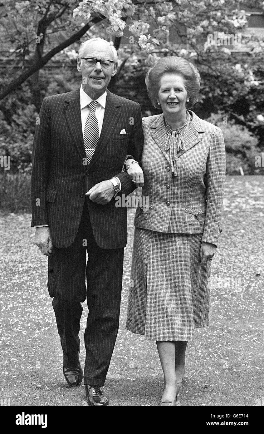 Denis Thatcher feiert seinen 70. Geburtstag mit seiner Frau, der Premierministerin, im Garten der Downing Street 10. Stockfoto