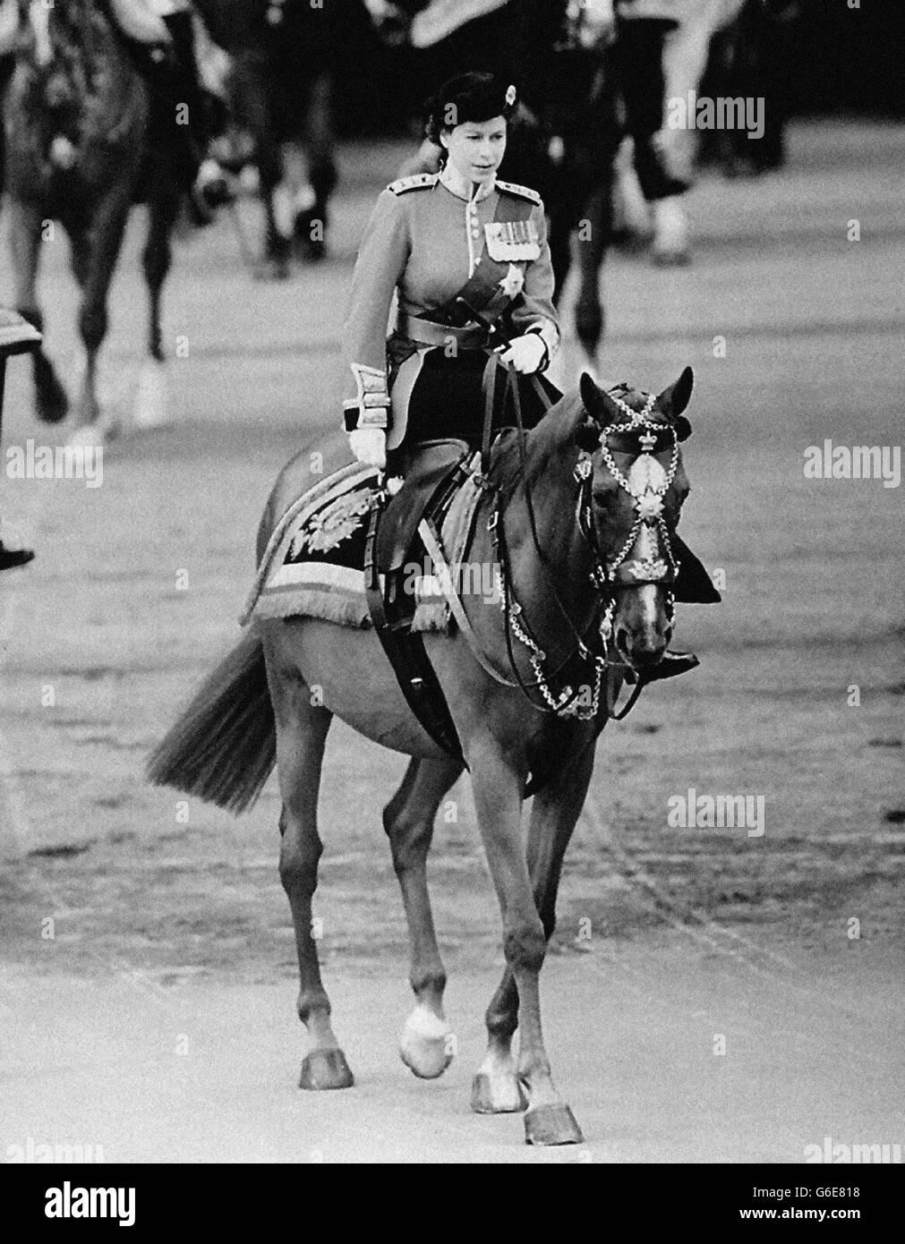 Königin Elizabeth II. Ist die erste „Trooping the Colour“ als Königin. Stockfoto