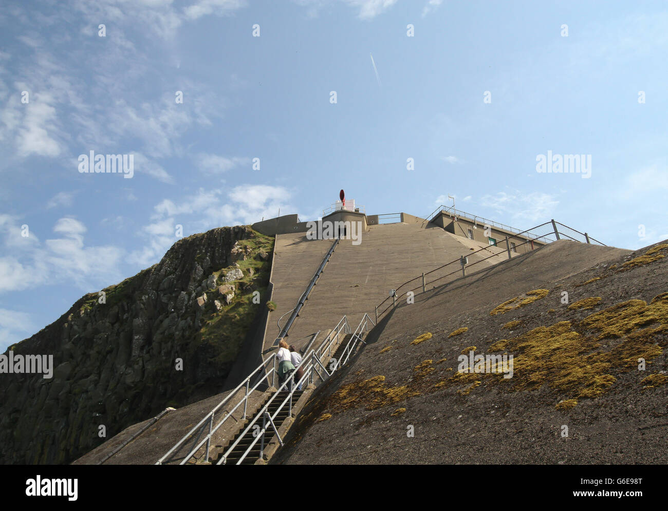 Das Nebelhorn am West Leuchtturm - auch eine RSPB Seevogel Zentrum - auf Rathlin Island, County Antrim, Nordirland. Stockfoto