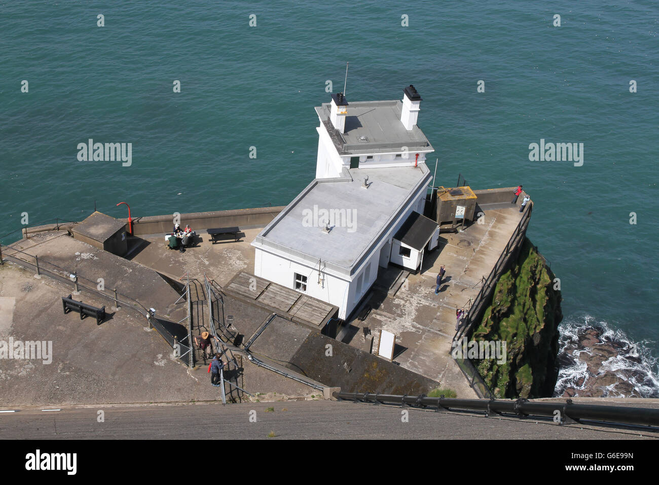 Die West-Leuchtturm - auch eine RSPB Seevogel Zentrum - auf Rathlin Island, County Antrim, Nordirland. Stockfoto