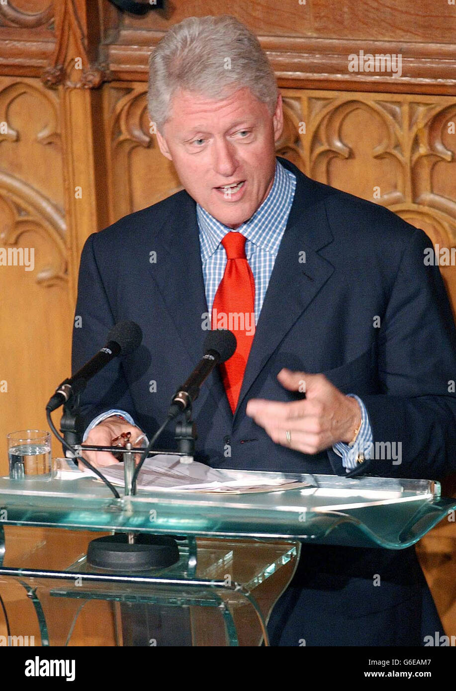Der ehemalige Präsident der Vereinigten Staaten von Amerika, Bill Clinton, während seiner Rede im Guildhall in der City of London, nach dem Abendessen der Konferenz zur progressiven Governance, heute Abend. Stockfoto