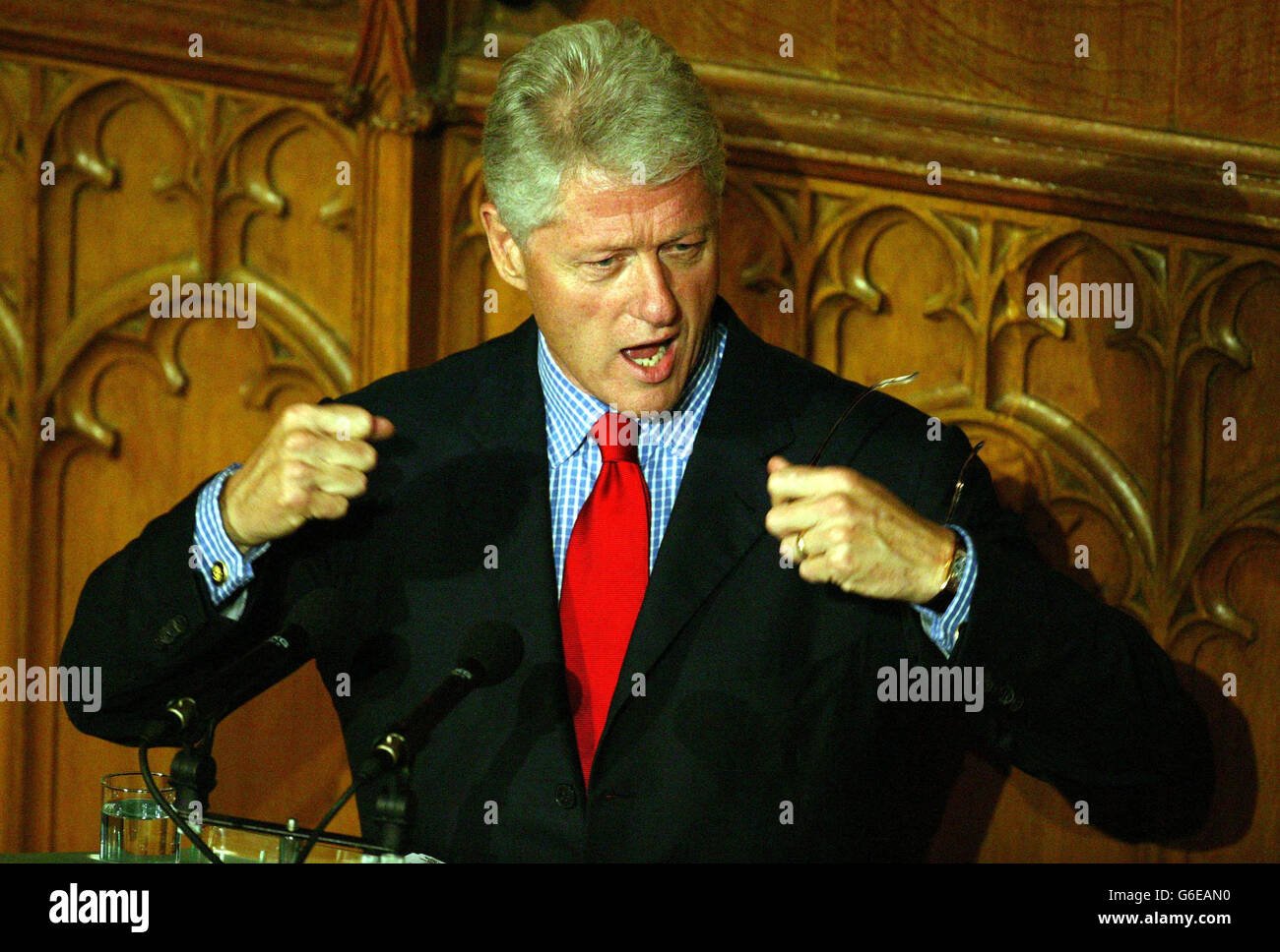 Der ehemalige Präsident der Vereinigten Staaten von Amerika, Bill Clinton, während seiner Rede im Guildhall in der City of London, nach dem Abendessen der Konferenz zur progressiven Governance, heute Abend. Stockfoto
